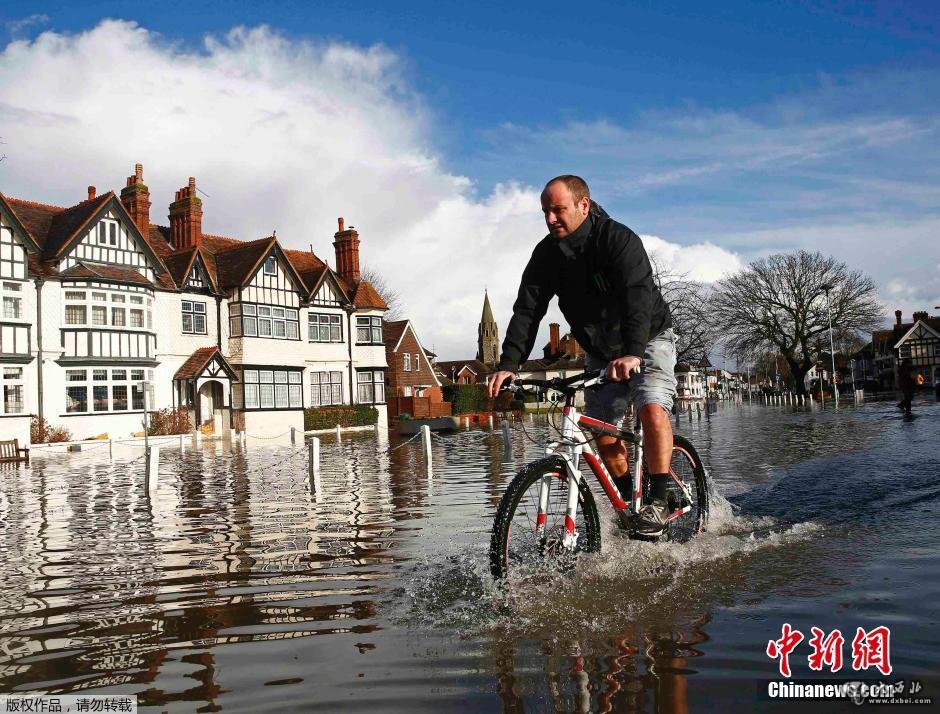 英泰晤士河决堤 多地遭洪水淹没（高清组图）