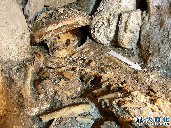 1300年前神秘玛雅古墓：女统治者头骨放在碗中