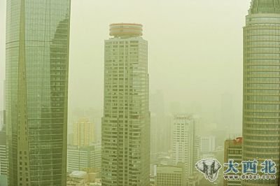 南京城今年多次被灰霾笼罩。本报记者拍摄（资料图片）