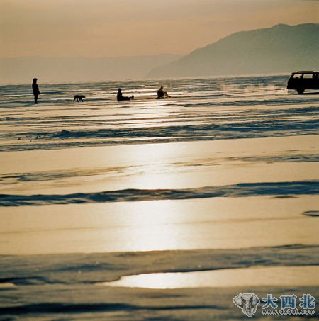 探秘俄罗斯：贝加尔湖不太冷(图)