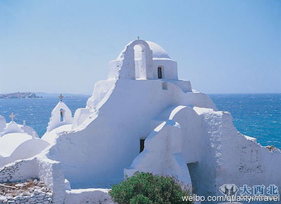 希腊小岛上有时候会碰到这样的小教堂
