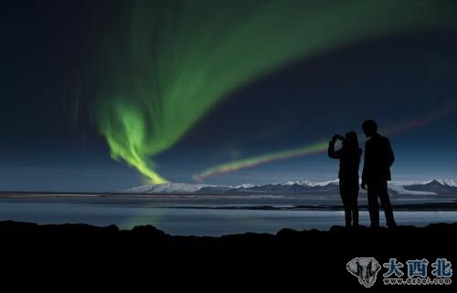冰岛是观看极光的最佳地点之一