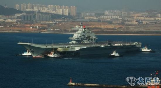 2011年12月29日瓦良格返回港口图片（倔强的中国人供图）