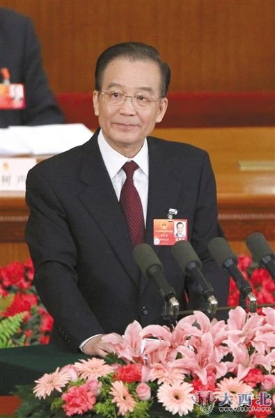 昨日，国务院总理温家宝向十一届全国人大五次会议作政府工作报告。 本报记者 吴江 摄