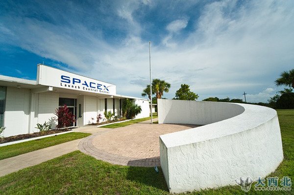 太空探索技术公司SpaceX是一家创业公司，由PayPal创始人埃伦·莫斯克创建。很多人将SpaceX视为包括“蓝色起源”、波音和“内华达山脉”在内的4家公司的领导者。