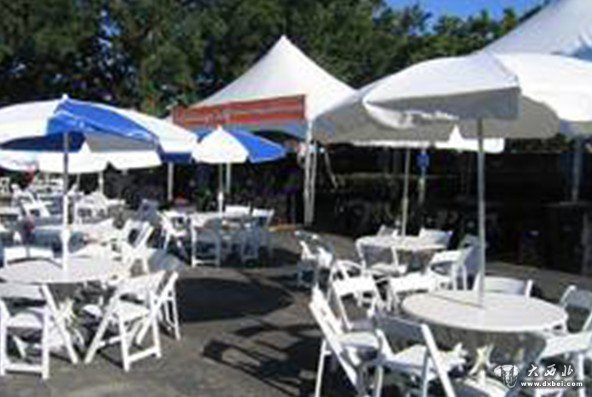饮食休闲区：为现场观众提供餐饮休闲服务 。