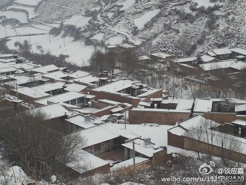 大西北网记者随交警雪行七道梁