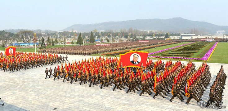 朝鲜陆海空三军举行庆祝“太阳节”仪式