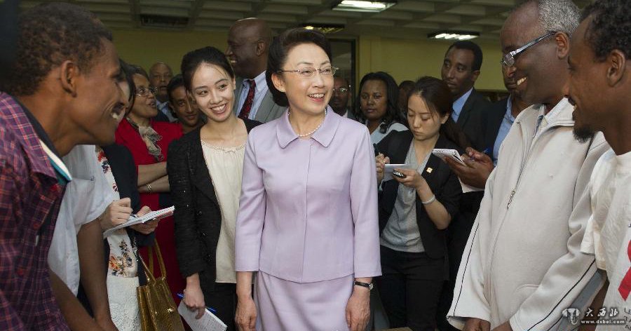 李克强总理夫人程虹参观亚的斯亚贝巴大学