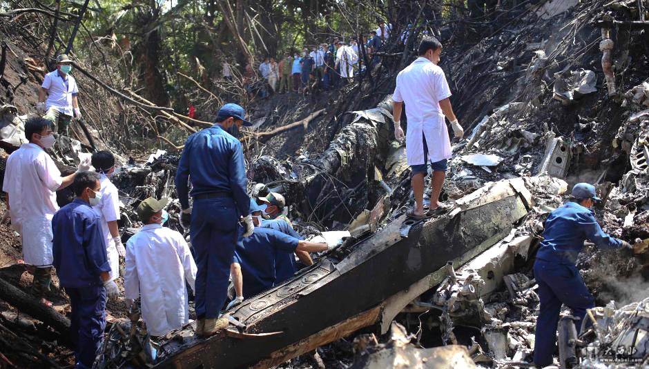 一架搭载多名官员的老挝飞机坠毁 确认16人死亡1人生还