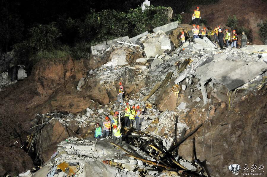 湖北宣恩山体滑坡致7人死亡