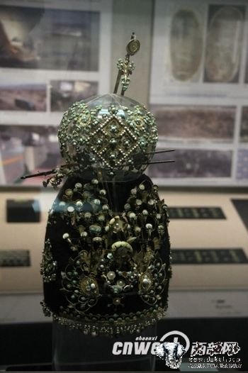 由陕西省考古研究院修复的首件唐代公主凤冠——李倕凤冠。