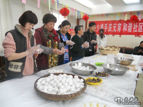 南河新村社区自滚元宵庆佳节