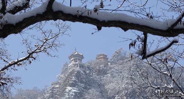 甘肃平凉：雪映崆峒分外娇