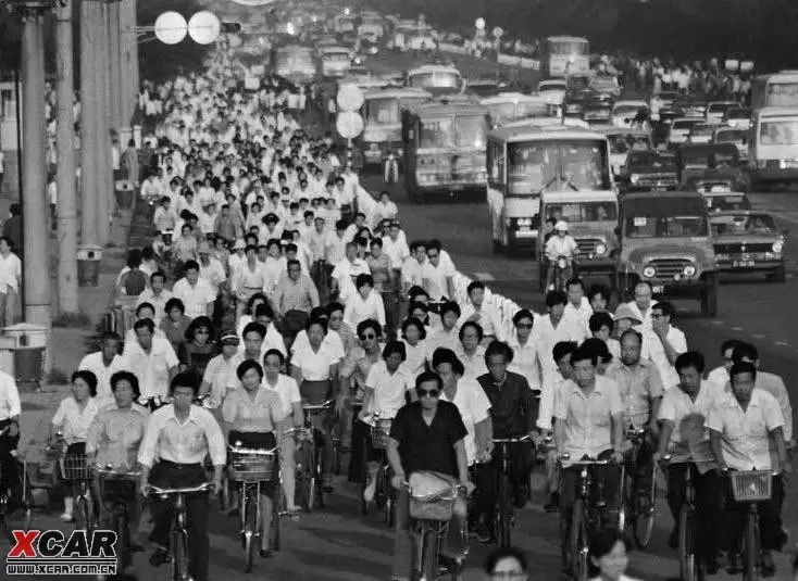 新中国建国60年：交通工具变迁 私家车进百姓家