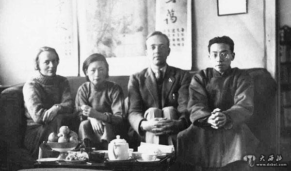 费正清(右二),费慰梅夫妇与梁思成,林徽因夫妇在中国