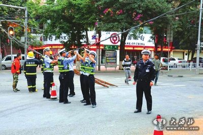 深夜电缆线掉落七里河交警坚守5小时紧急排险