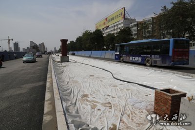 七里河：西津西路下立交工程主体结构顶部道路恢复通车